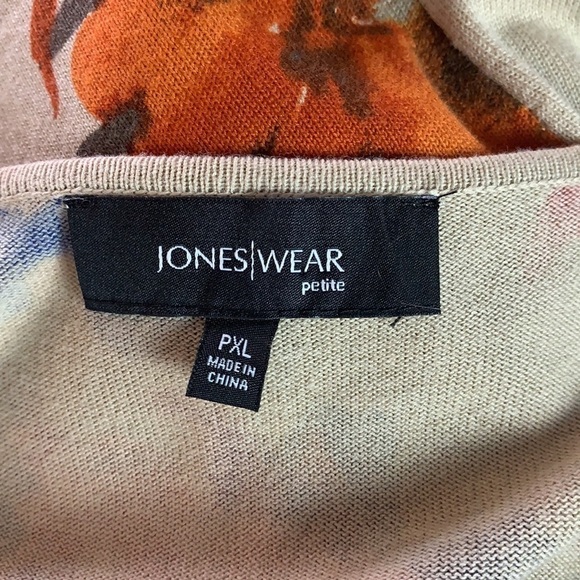 Jones Wear Petite cream floral print sweater size PXL - Picture 7 of 11